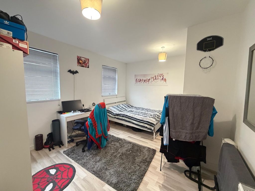 Property photo 2 of 8 Bed 4