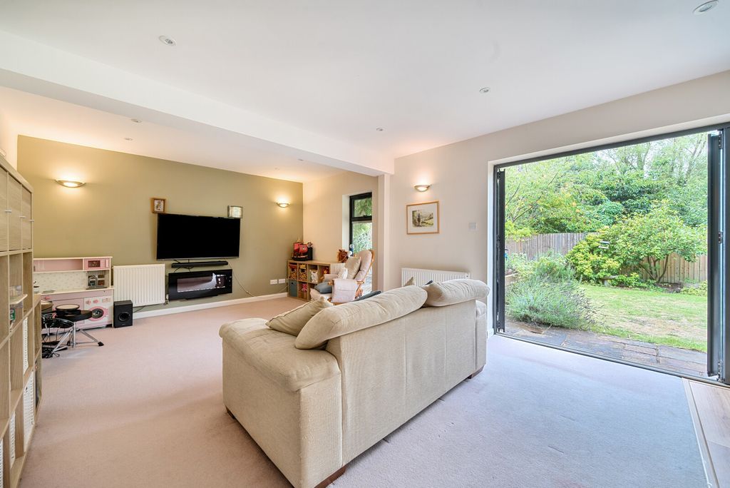 Property photo 3 of 16 1340414-8-689Cbb0...
