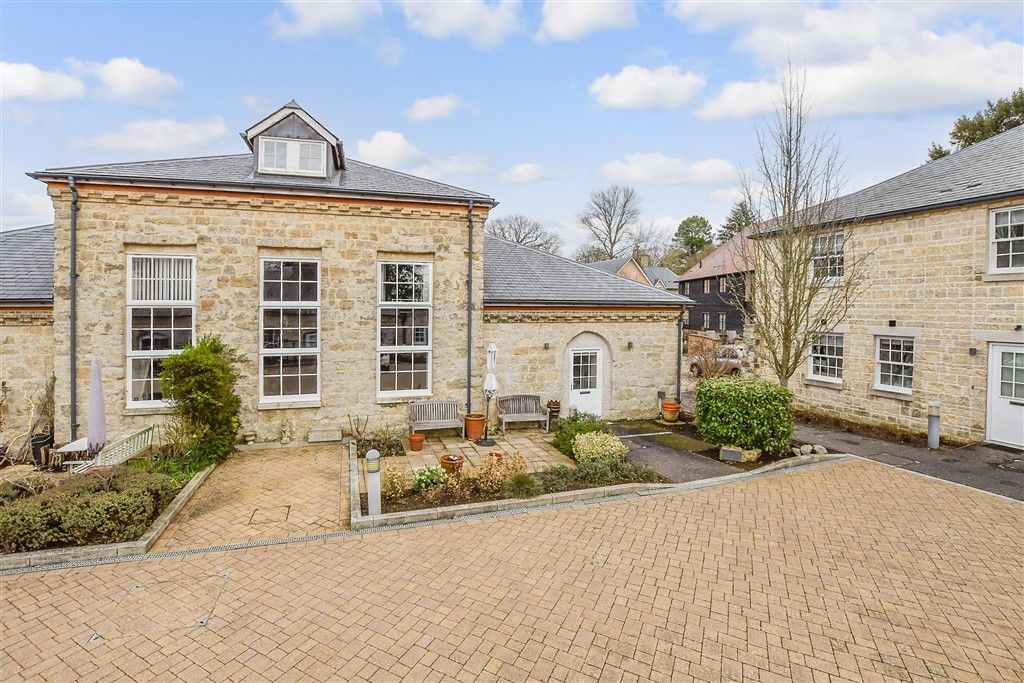 Property photo 3 of 14 External (Web)