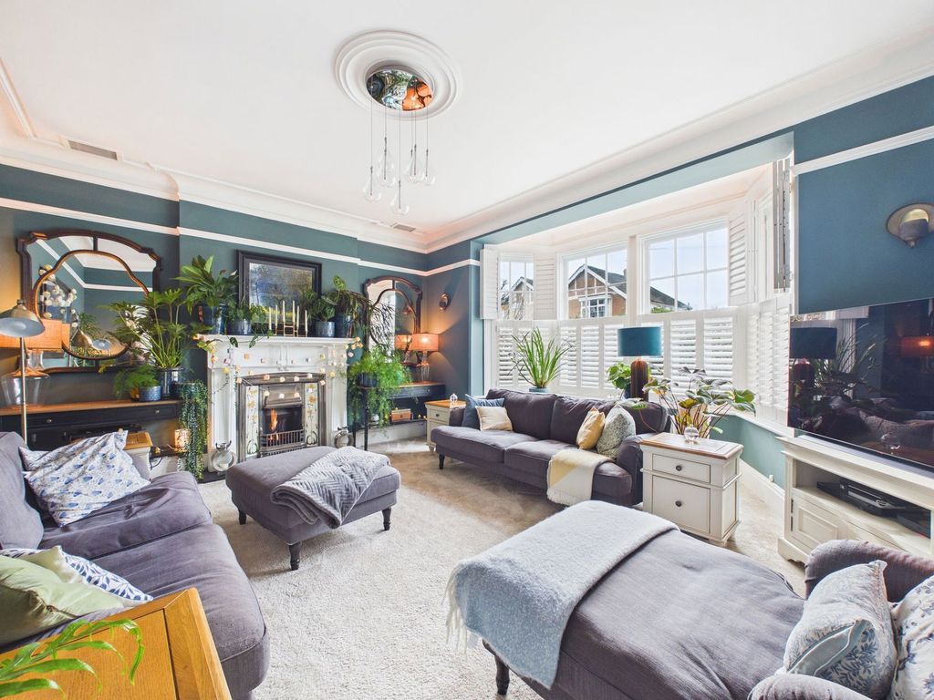 Property photo 2 of 27