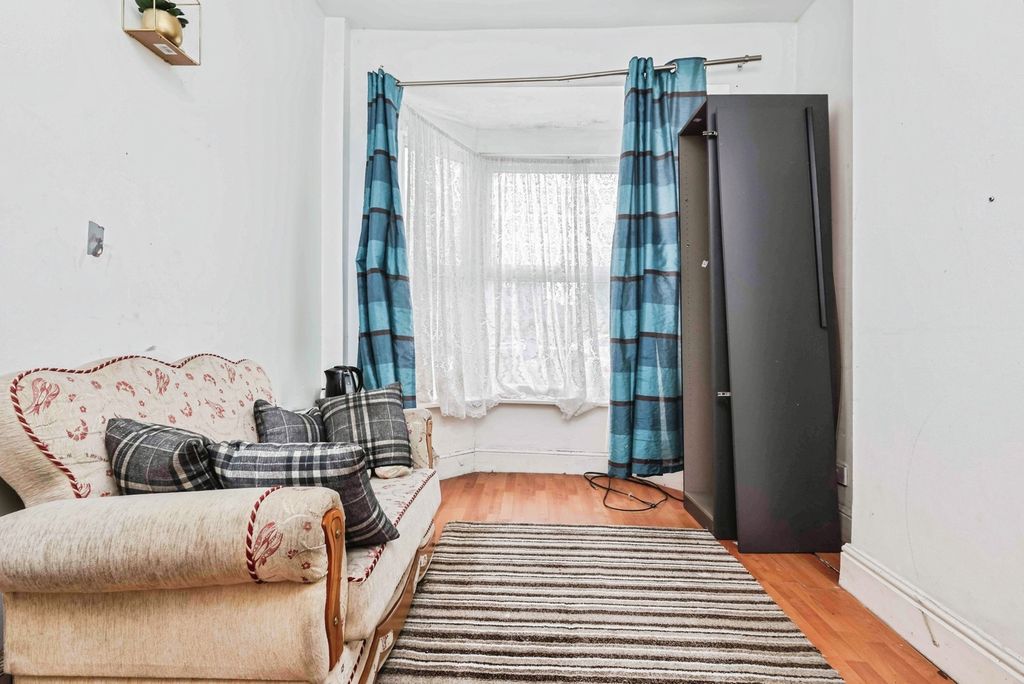 Property photo 2 of 16 Photo