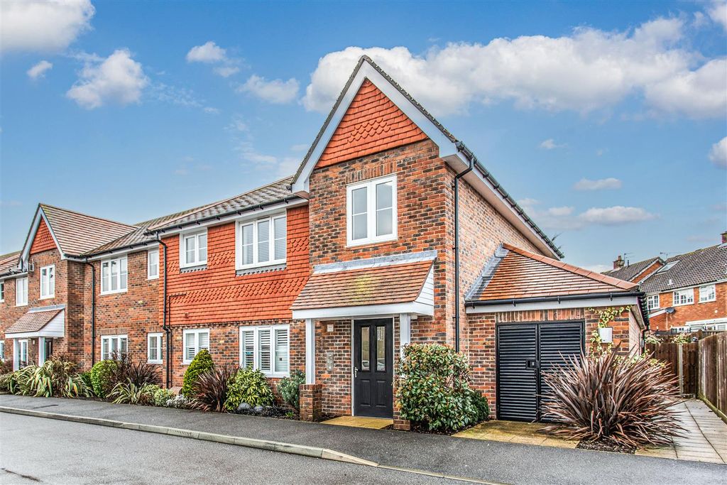 Property photo 1 of 14 4 Danforth Way21.Jpg