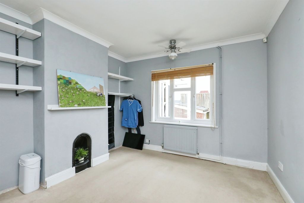 Property photo 2 of 17