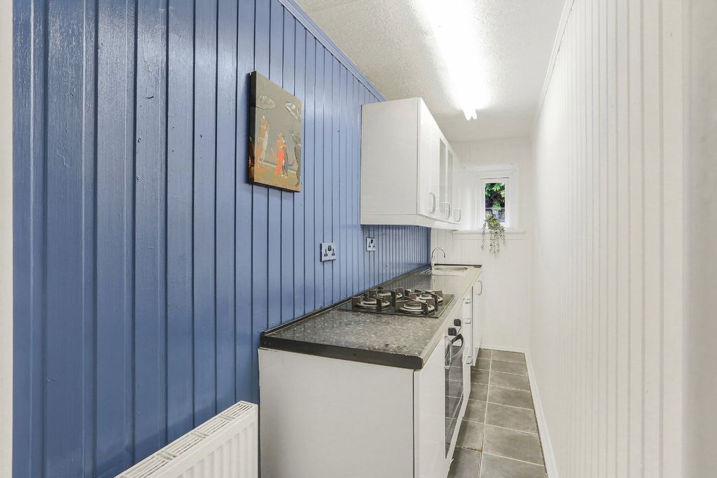 Property photo 3 of 9 Kitchen