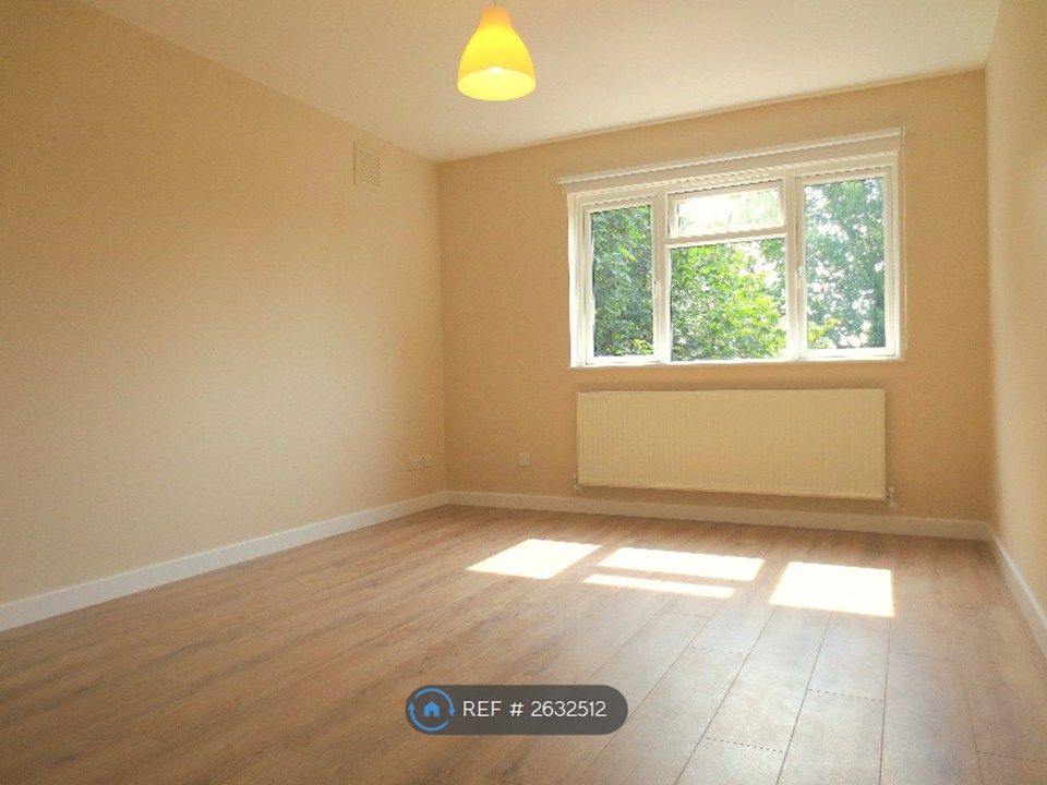 Property photo 2 of 18 Living Room