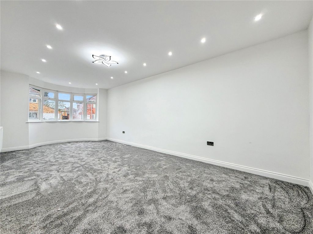 Property photo 3 of 25 Lounge