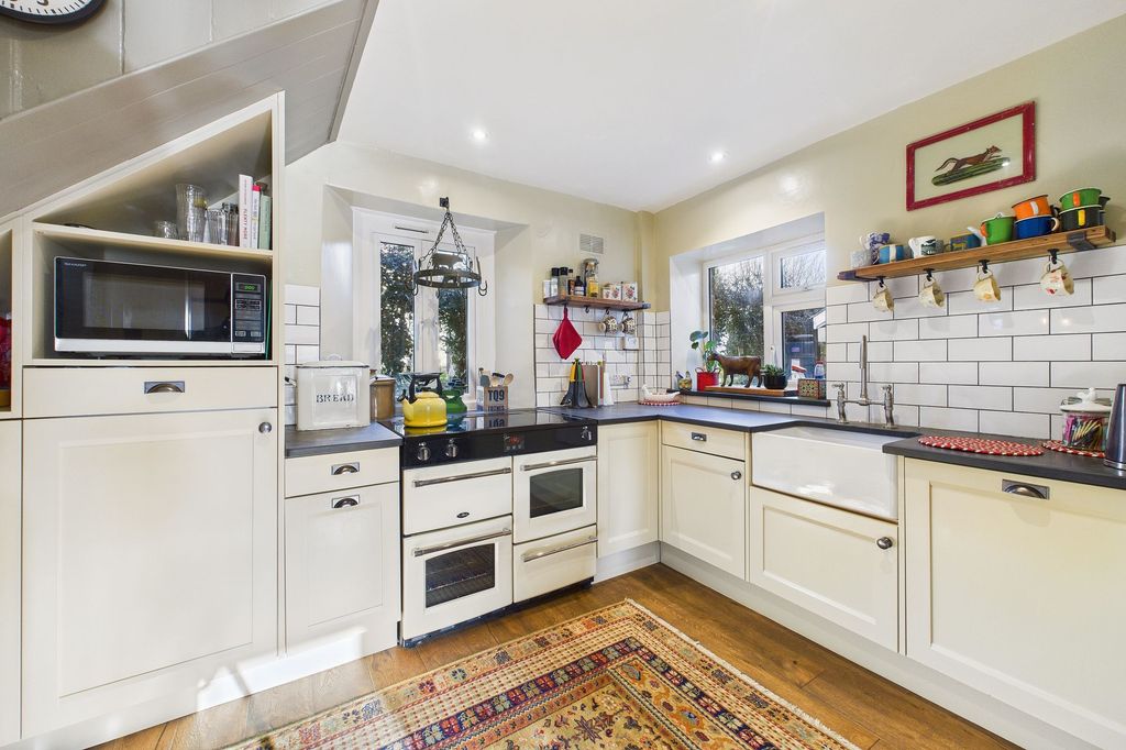 Property photo 2 of 25