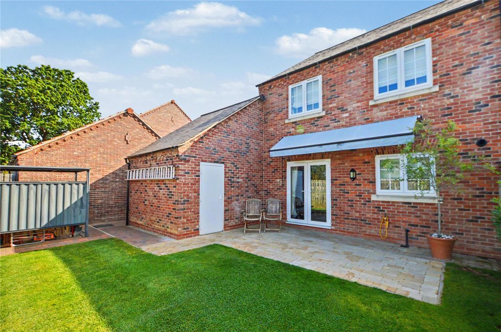 Property photo 2 of 18 Picture No. 24