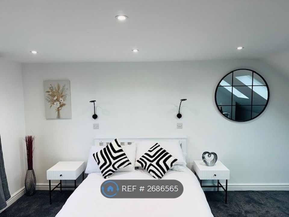 Property photo 1 of 12 Bedroom