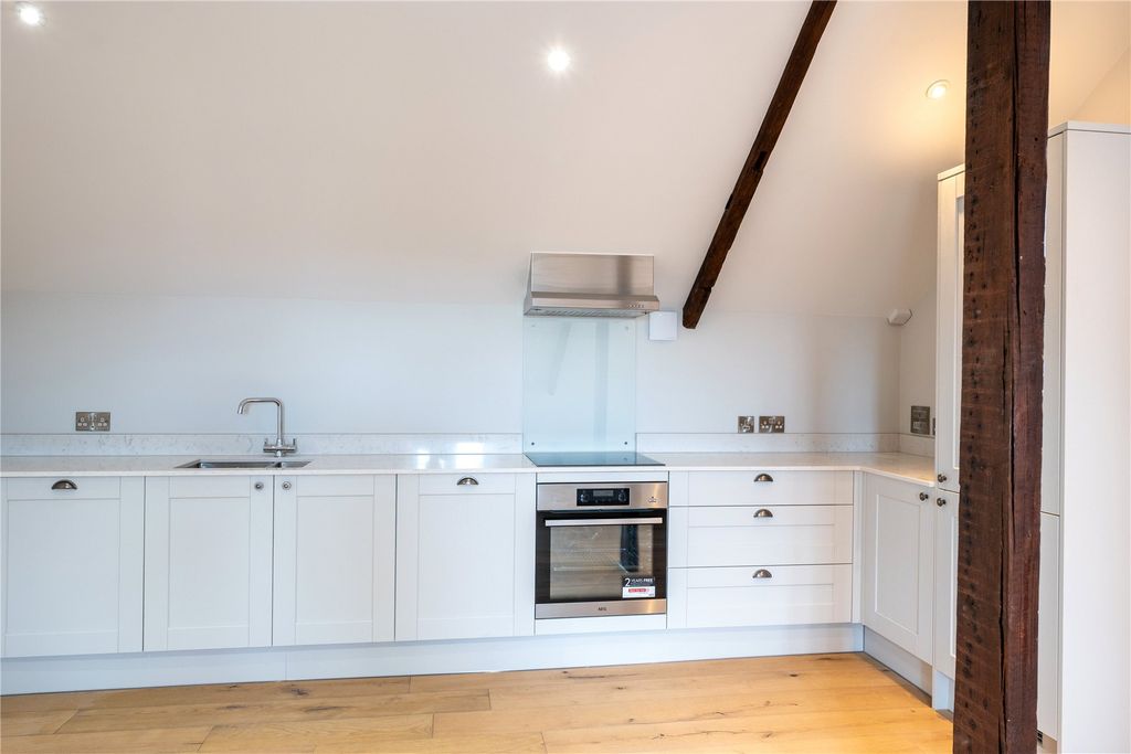 Property photo 2 of 7 Kitchen