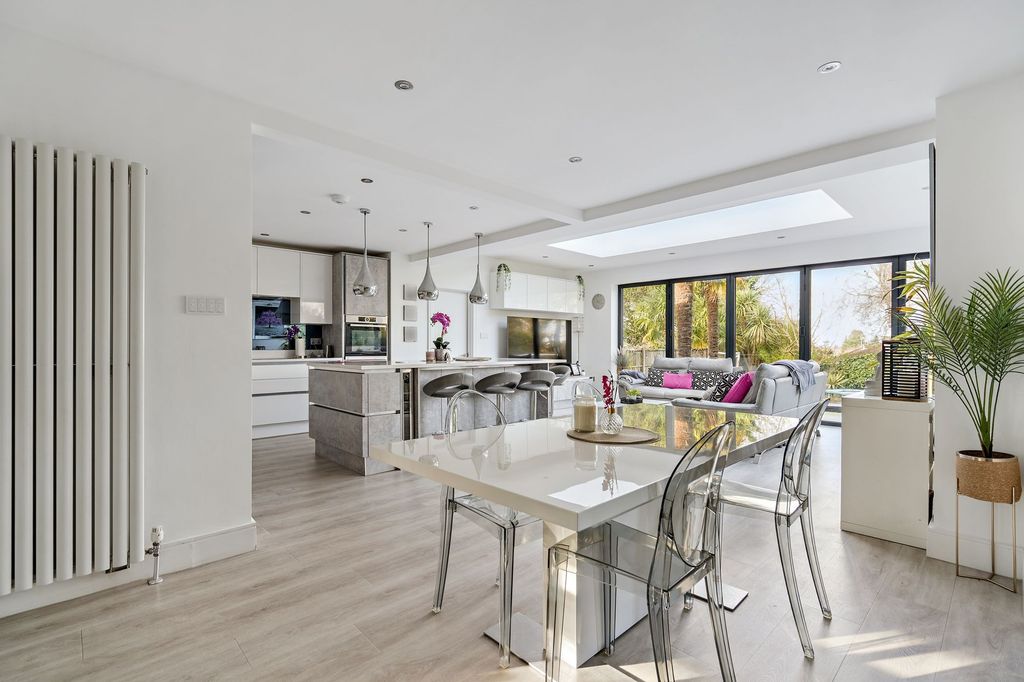 Property photo 2 of 22