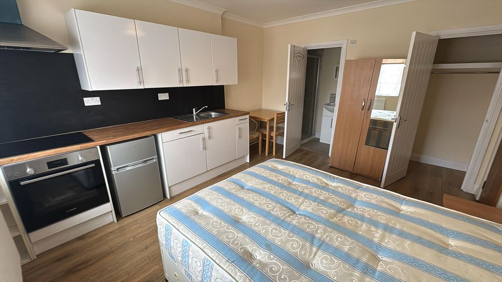 Property photo 2 of 3