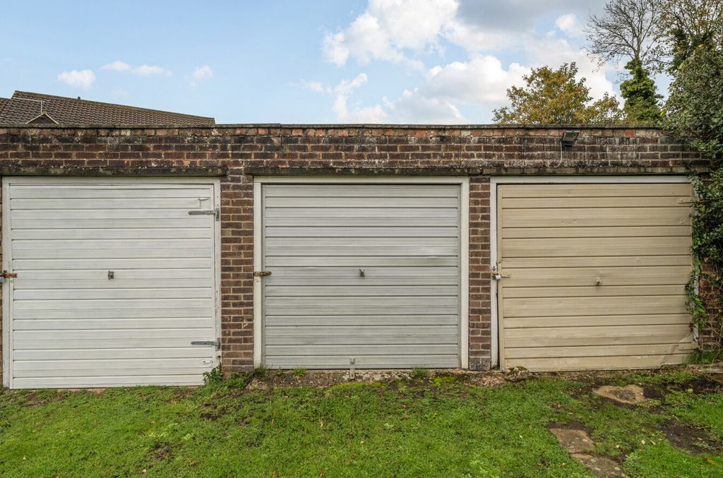 Property photo 2 of 17 1372193-3-6902352...