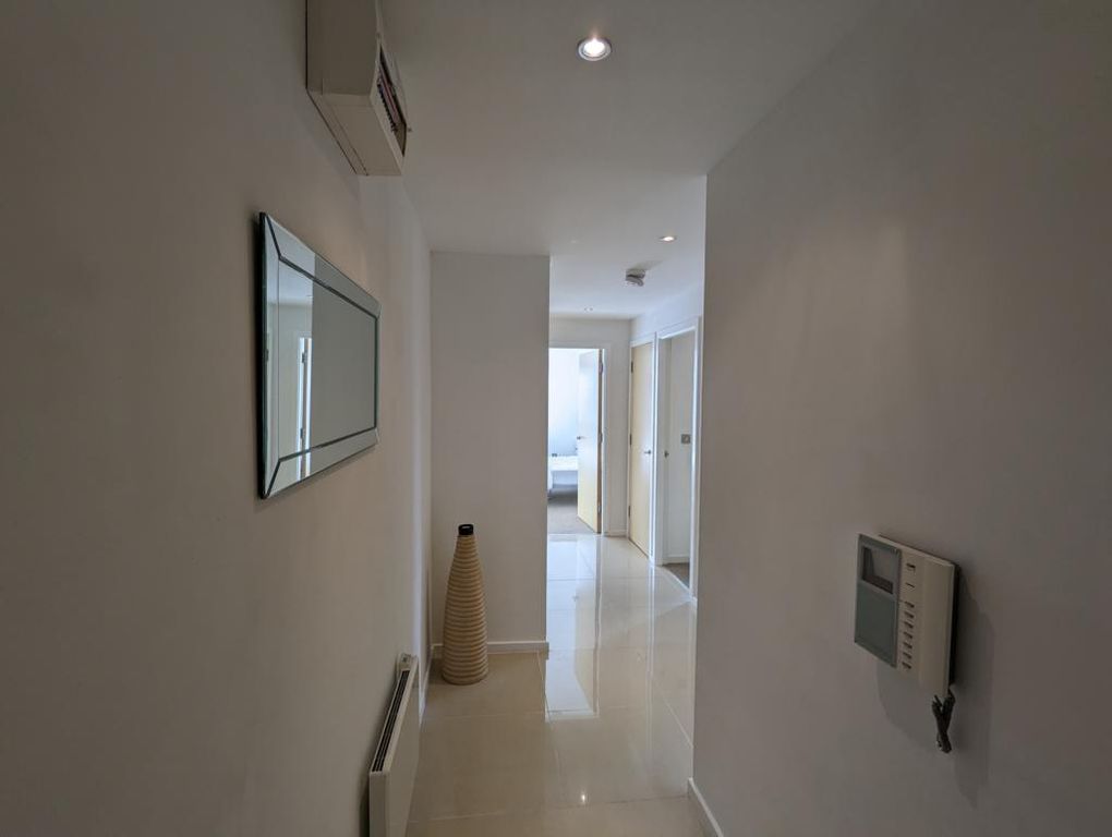 Property photo 2 of 15 Entrance Hall