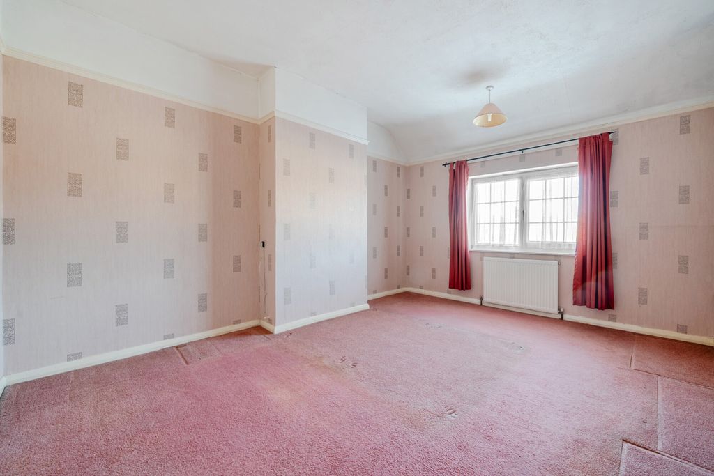 Property photo 2 of 20 Bedroom