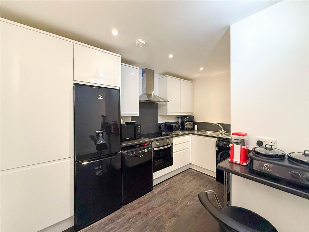 Property photo 2 of 11 Kitchen/Breakfast Room