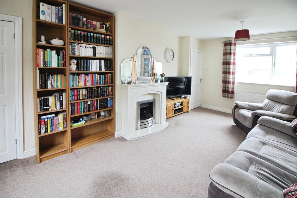 Property photo 2 of 14 Lounge