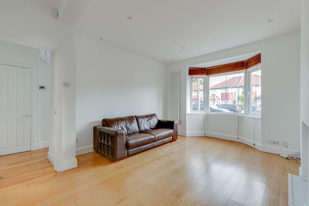 Property photo 2 of 18 22 Blacklands Road, Se6 - 4