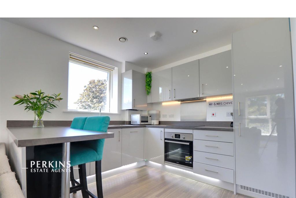 Property photo 1 of 5 Kitchen.Jpg
