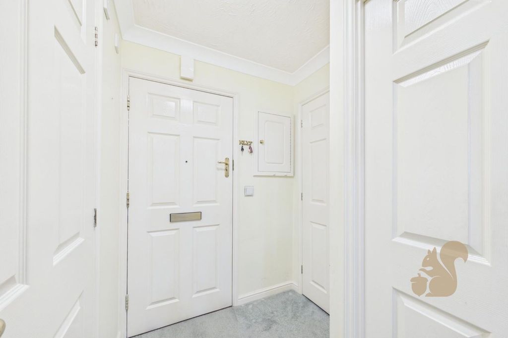Property photo 3 of 13 Entrance Hall