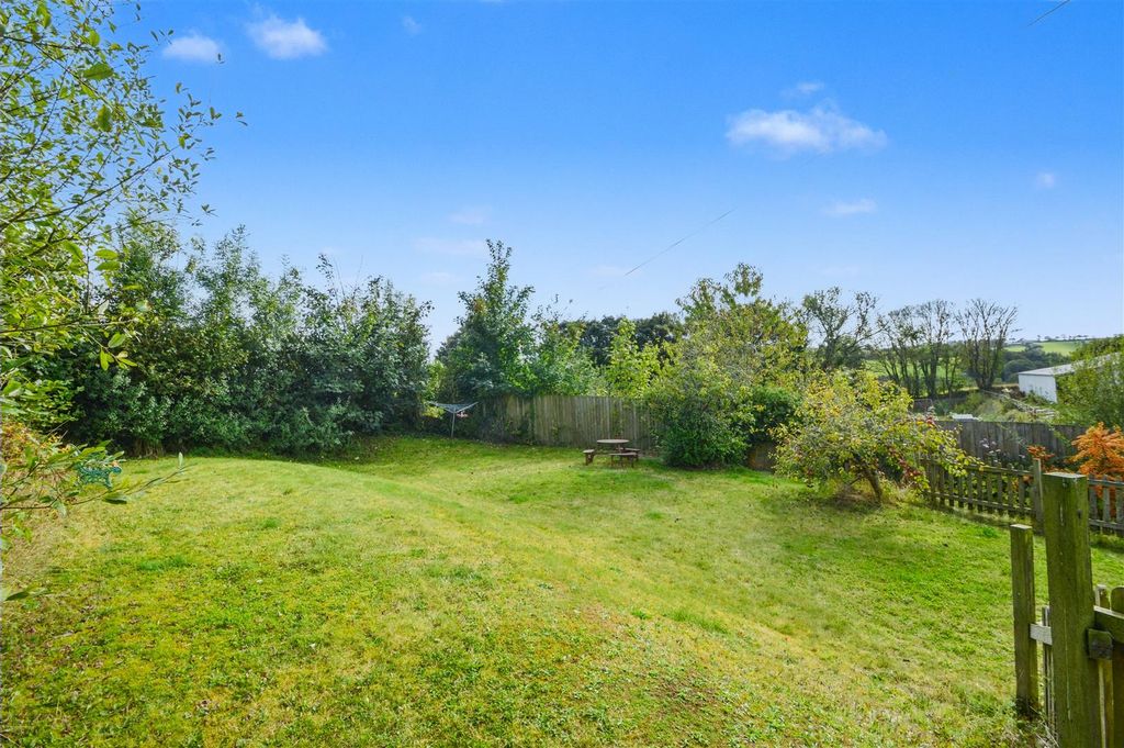 Property photo 2 of 19 Garden