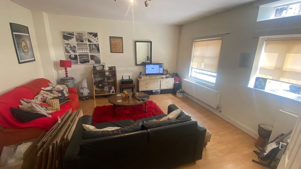 Property photo 2 of 9