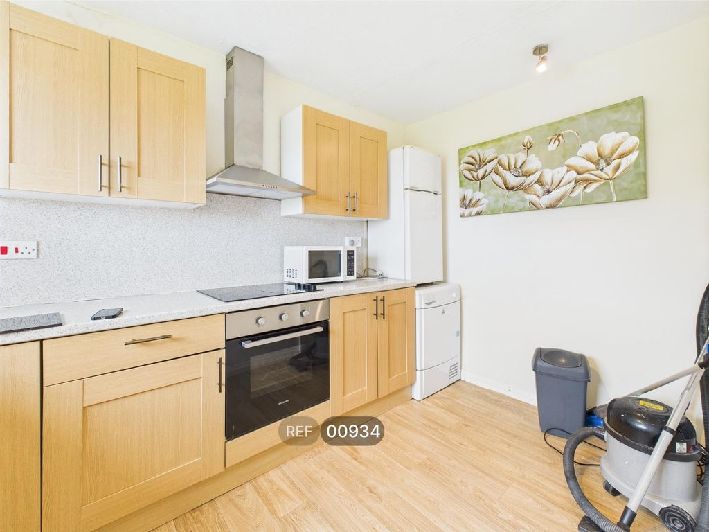 Property photo 3 of 20 Kitchen
