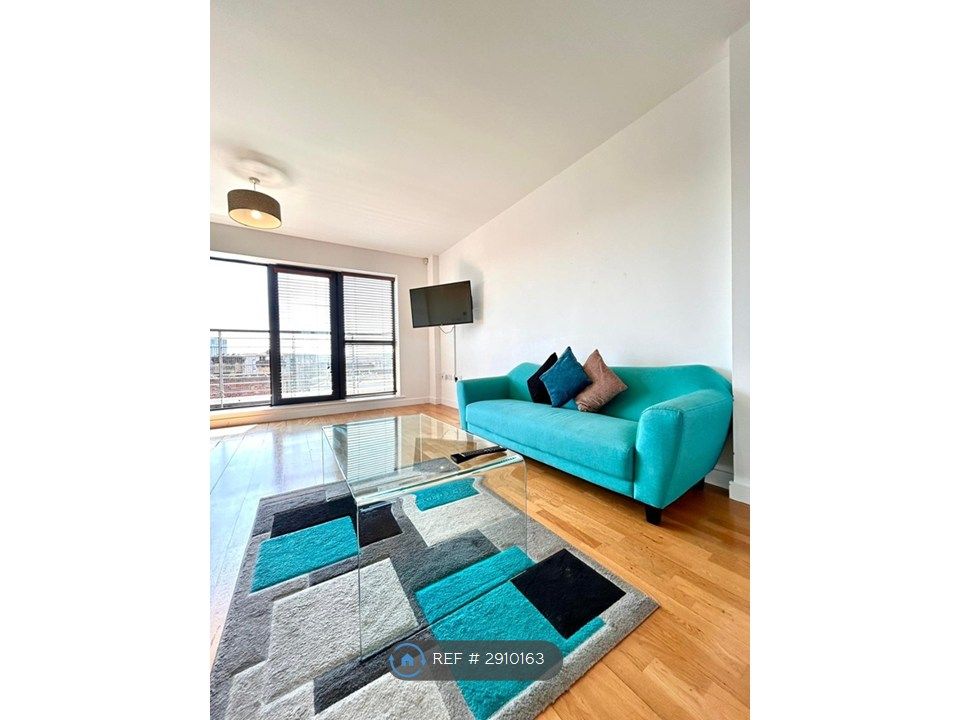 Property photo 1 of 17 Living Room