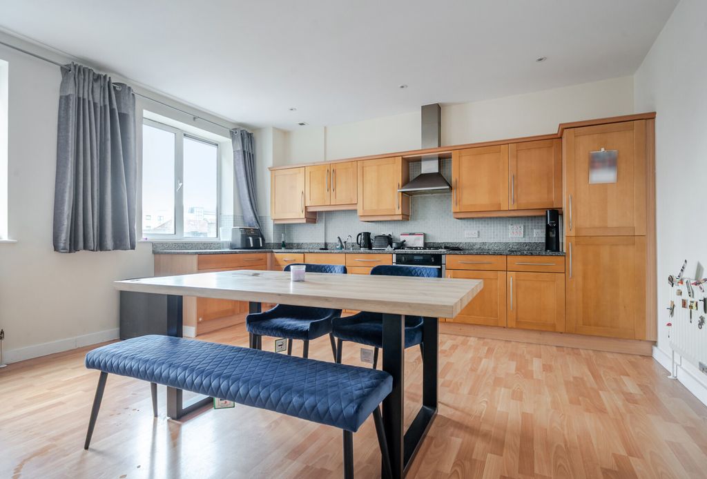 Property photo 3 of 12 1350308-11-68Ca79...