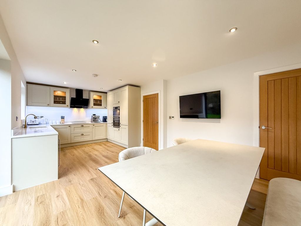 Property photo 1 of 31