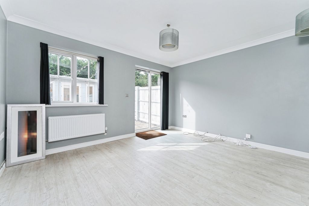 Property photo 3 of 18 Pbox-Img.Jpg