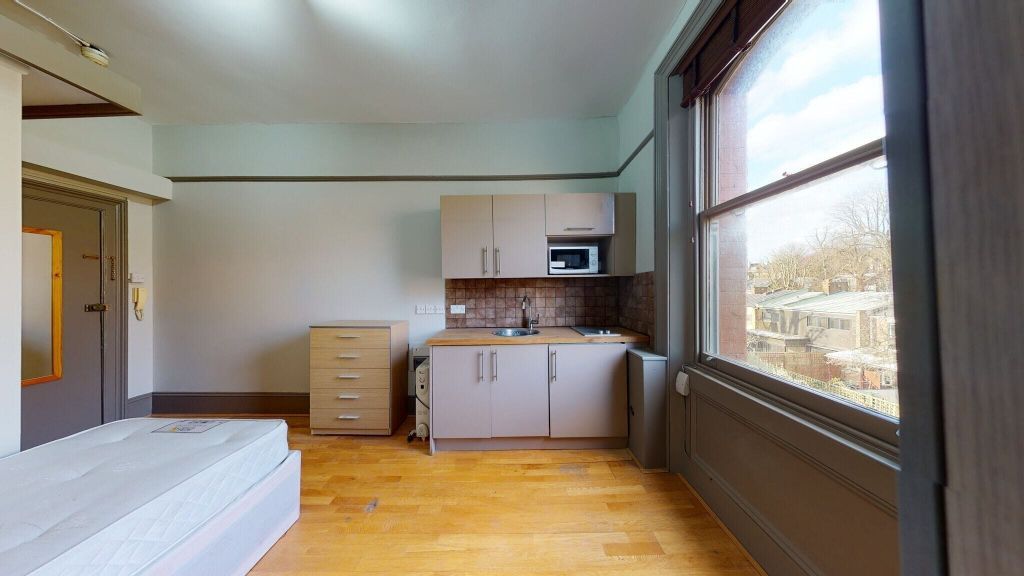 Property photo 2 of 10 Kitchen