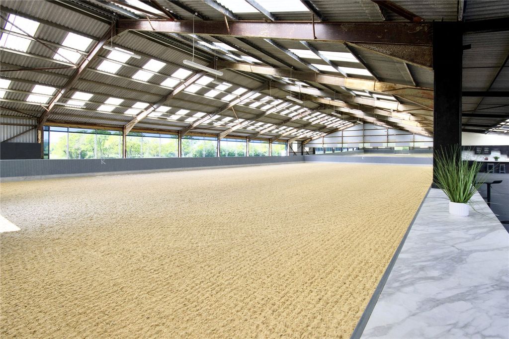 Property photo 2 of 33 Indoor Arena