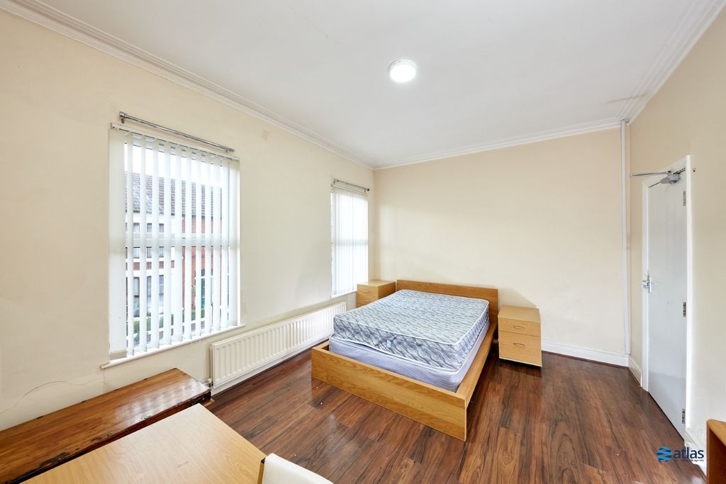 Property photo 3 of 17 Bedroom One