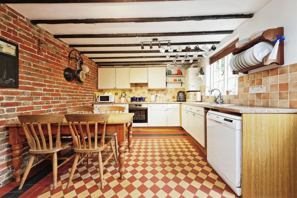 Property photo 2 of 10