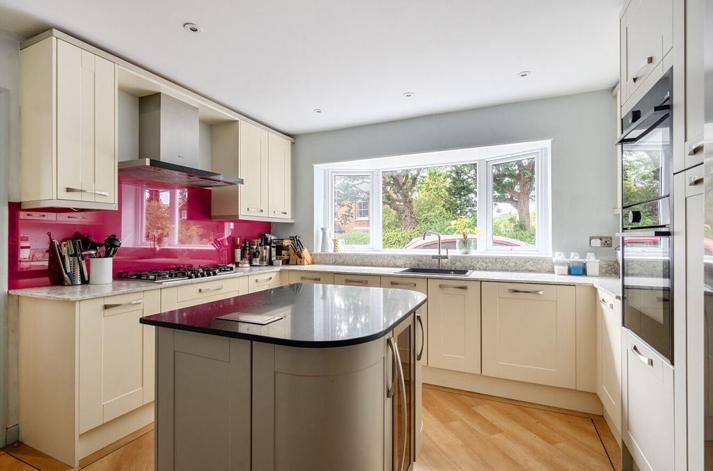 Property photo 3 of 14 Kitchen