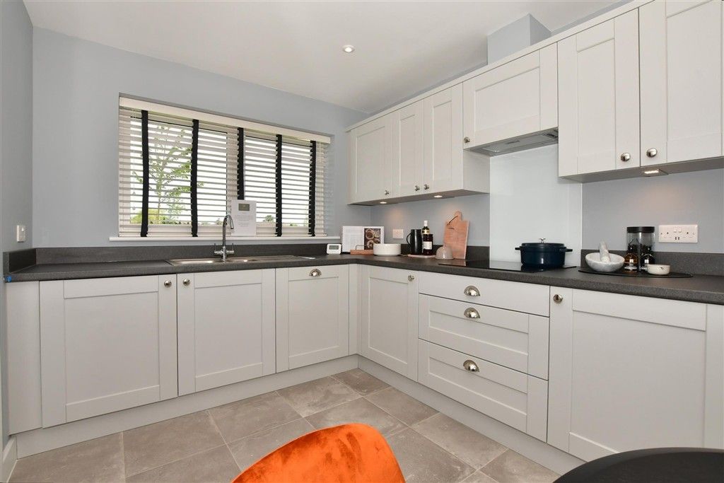 Property photo 2 of 6 Kitchen
