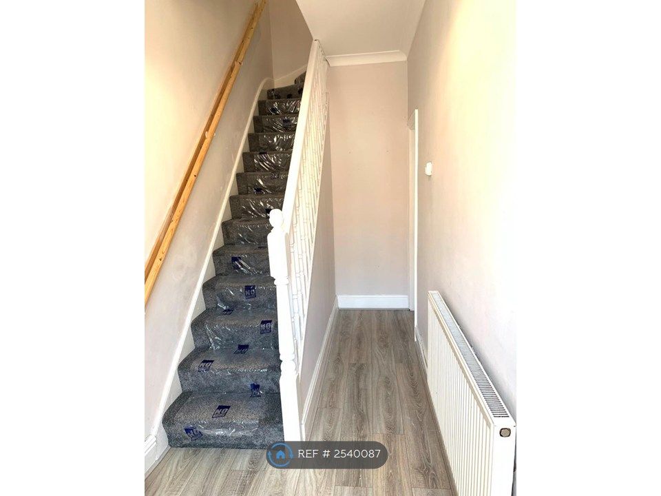 Property photo 2 of 16 Hallway
