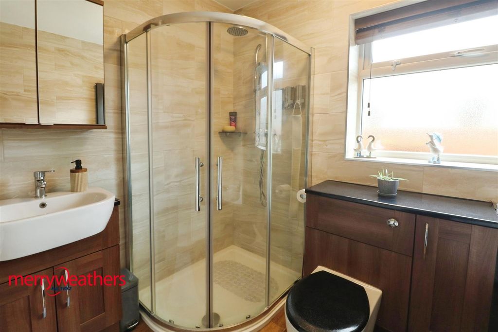 Property photo 3 of 24 Bathroom