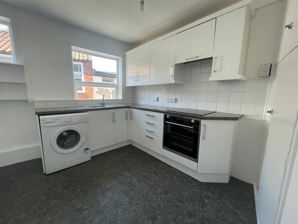 Property photo 3 of 5 Kitchen 73 Market Street.Jpg