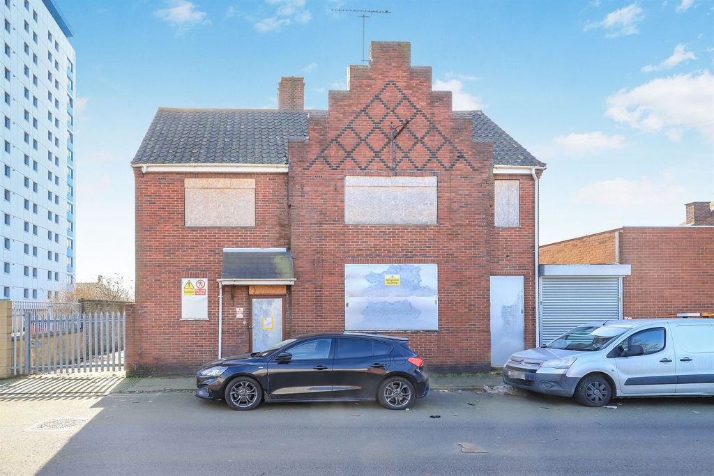 Property photo 1 of 15