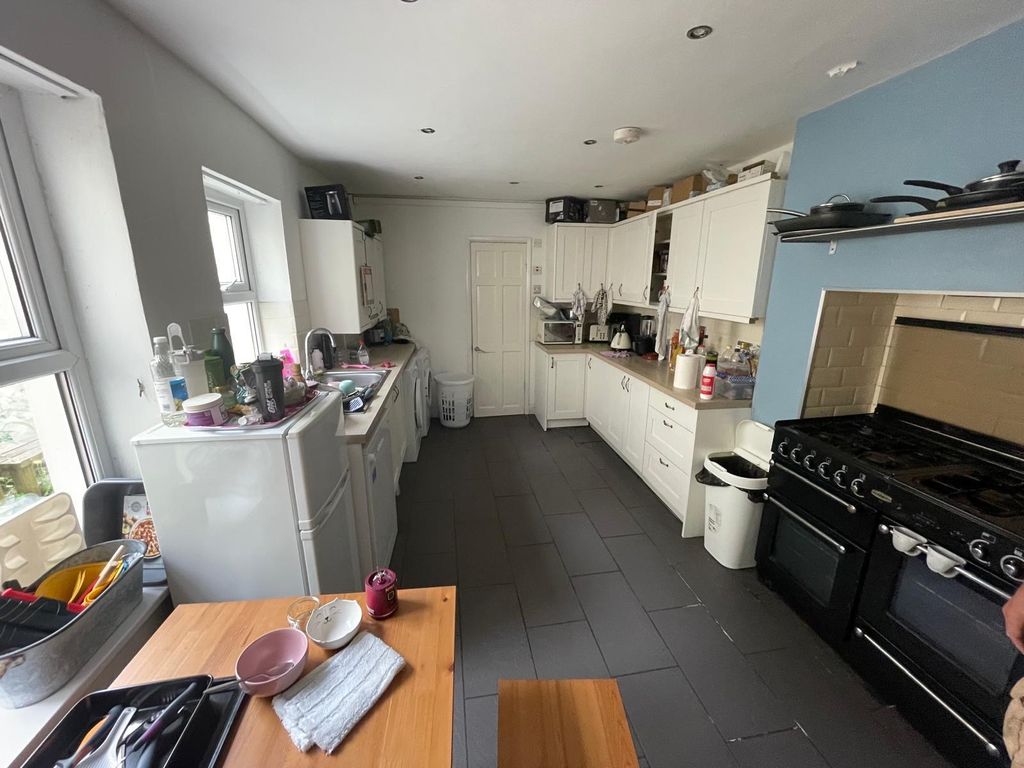 Property photo 3 of 11 Kitchen Diner