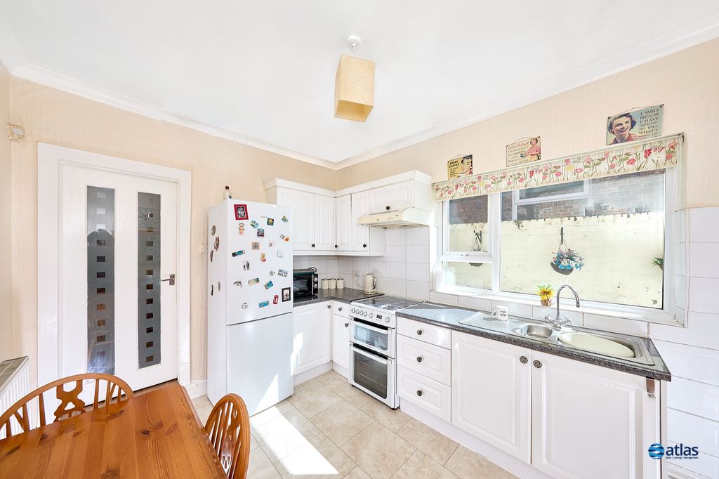 Property photo 3 of 15 Kitchen