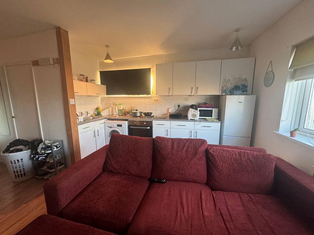 Property photo 3 of 7 32E3Er3Q