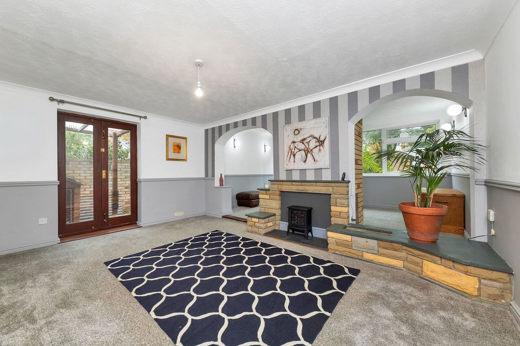 Property photo 3 of 11