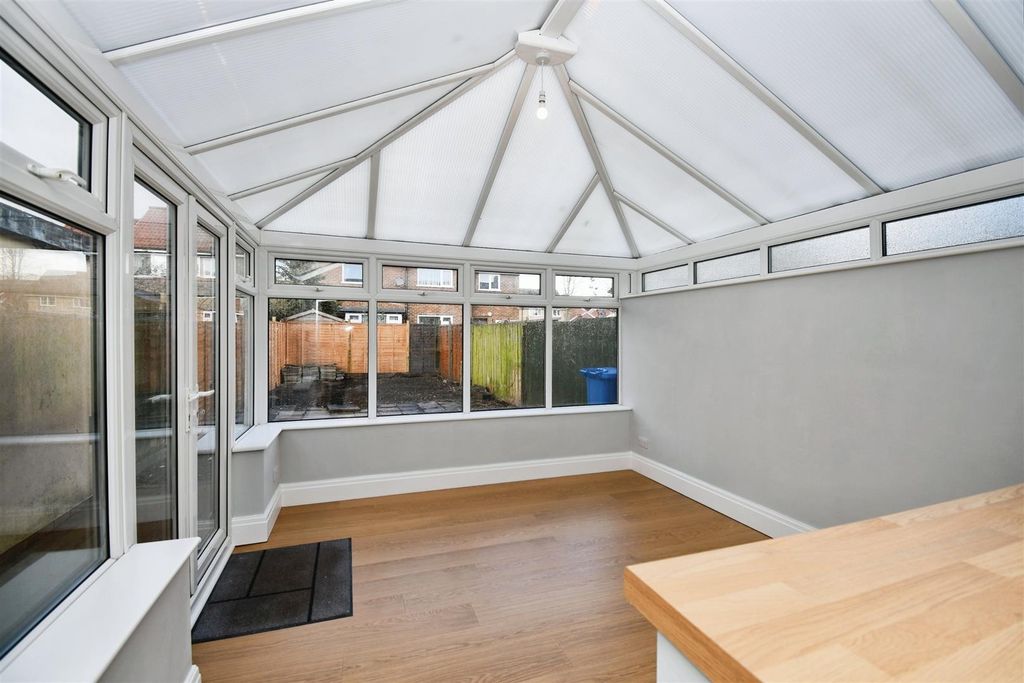 Property photo 2 of 16 Conservatory