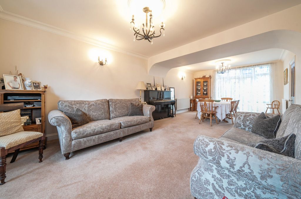 Property photo 2 of 23