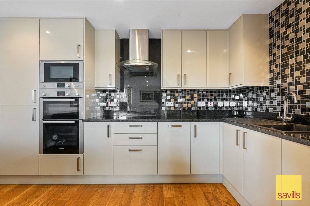 Property photo 3 of 21 Kitchen