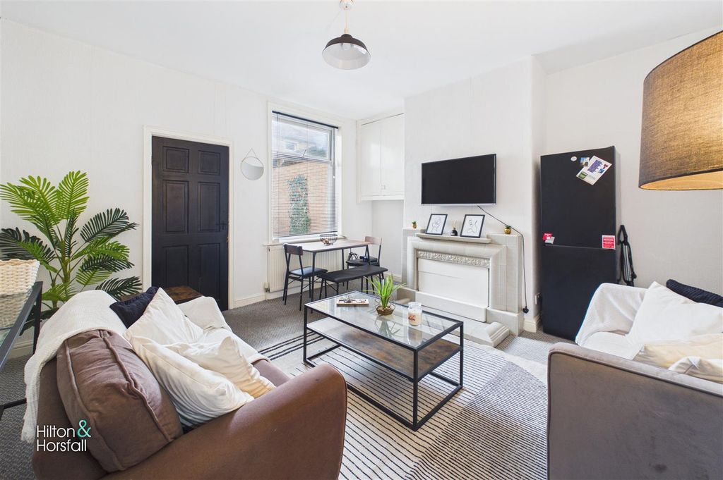 Property photo 2 of 9 Linby Street