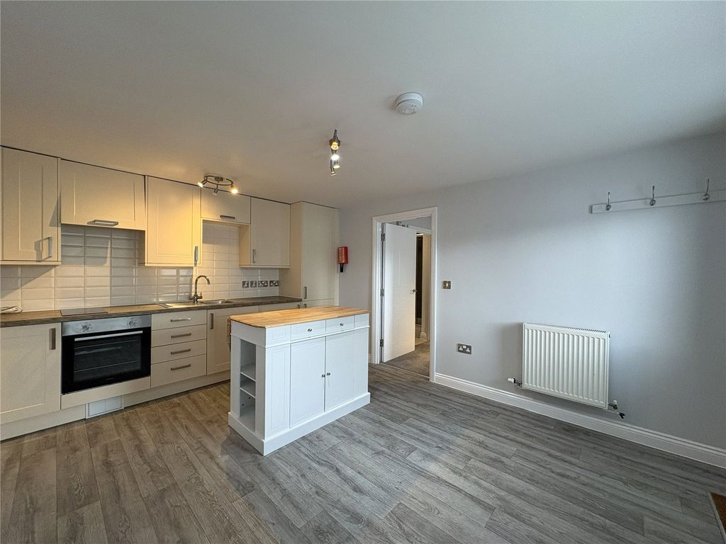 Property photo 3 of 11 Picture No. 13